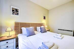 JOIVY Perfect Location! Charming Rose St Apt for Couples