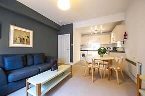 JOIVY Perfect Location! Charming Rose St Apt for Couples