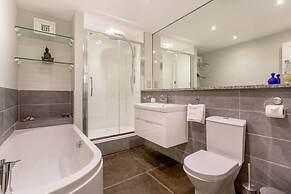 JOIVY Spacious 2 Bed Apt in Ideal City Centre Location