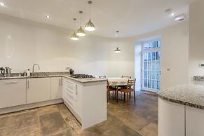 JOIVY Spacious 2 Bed Apt in Ideal City Centre Location