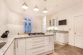 JOIVY Spacious 2 Bed Apt in Ideal City Centre Location