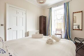 JOIVY Spacious 2 Bed Apt in Ideal City Centre Location