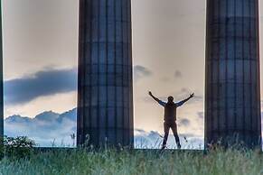 JOIVY Spacious 2 Bed Apt in Ideal City Centre Location