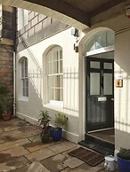 JOIVY Spacious 2 Bed Apt in Ideal City Centre Location