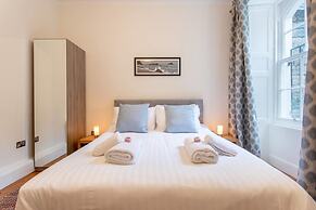 JOIVY Spacious 2 Bed Apt in Ideal City Centre Location