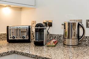 JOIVY Spacious 2 Bed Apt in Ideal City Centre Location