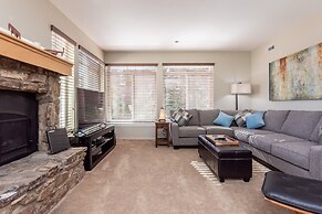 Silver Bear 19 with Covered Parking, Walk to Canyon Lodge by RedAwning