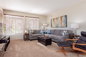 Silver Bear 19 with Covered Parking, Walk to Canyon Lodge by RedAwning