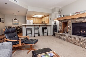 Silver Bear 19 with Covered Parking, Walk to Canyon Lodge by RedAwning