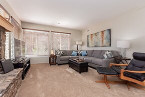 Silver Bear 19 with Covered Parking, Walk to Canyon Lodge by RedAwning