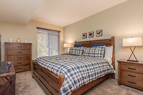 Silver Bear 19 with Covered Parking, Walk to Canyon Lodge by RedAwning