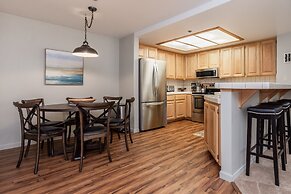 Silver Bear 19 with Covered Parking, Walk to Canyon Lodge by RedAwning