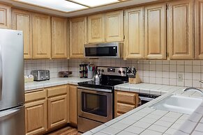 Silver Bear 19 with Covered Parking, Walk to Canyon Lodge by RedAwning