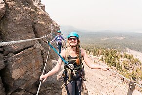 Silver Bear 19 with Covered Parking, Walk to Canyon Lodge by RedAwning