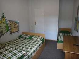 Mister Econom Hotel - Hostel