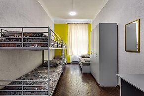Mister Econom Hotel - Hostel