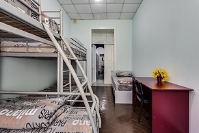 Mister Econom Hotel - Hostel