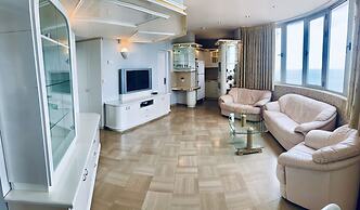 Royal on the Sea