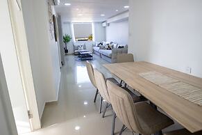 YalaRent SeaView 3BR APT - Families only