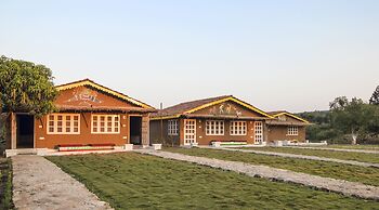 WOW STAYZ2 Pachmarhi Foothill Cottages