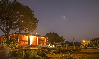 WOW STAYZ2 Pachmarhi Foothill Cottages