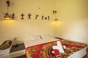 WOW STAYZ2 Pachmarhi Foothill Cottages