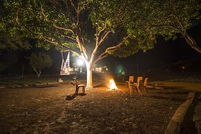 WOW STAYZ2 Pachmarhi Foothill Cottages