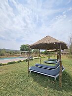 WOW STAYZ2 Pachmarhi Foothill Cottages