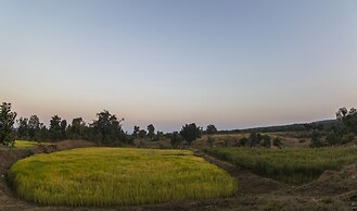 WOW STAYZ2 Pachmarhi Foothill Cottages