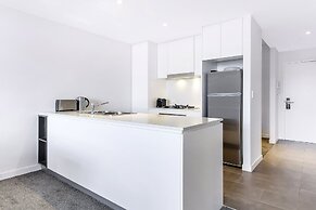 1 Bedroom Modern Apartment in Chatswood