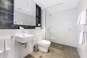 1 Bedroom Modern Apartment in Chatswood