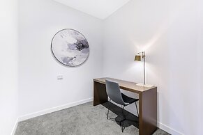 1 Bedroom Modern Apartment in Chatswood