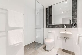 1 Bedroom Modern Apartment in Chatswood