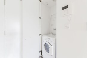 1 Bedroom Modern Apartment in Chatswood