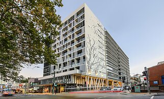 2 Bedroom Modern Apartment in Chatswood