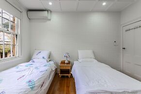 Waterview Terrace in Historic Rocks