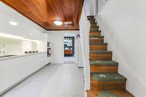 Waterview Terrace in Historic Rocks