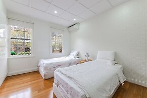 Waterview Terrace in Historic Rocks