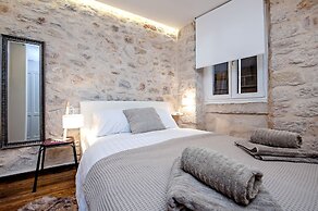 Luna Rooms and Studios