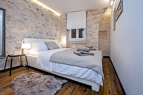 Luna Rooms and Studios