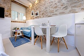 Luna Rooms and Studios