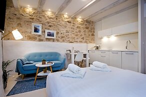 Luna Rooms and Studios