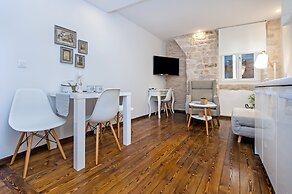 Luna Rooms and Studios