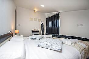 Lakovich Sea View Apartments