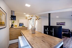 Lakovich Sea View Apartments