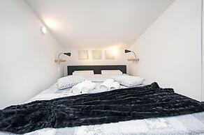 Lakovich Sea View Apartments