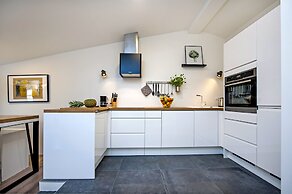 Lakovich Sea View Apartments