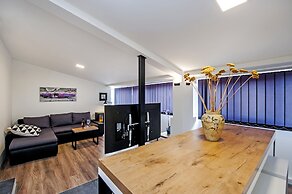 Lakovich Sea View Apartments