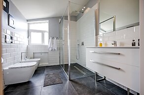 Lakovich Sea View Apartments