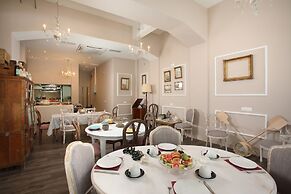 V1935 Luxurious Apartments